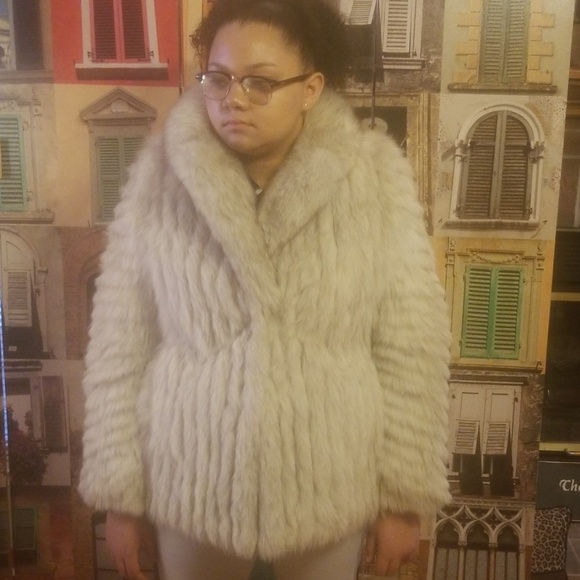 Sage Fox coat. Size medium - Picture 6 of 8
